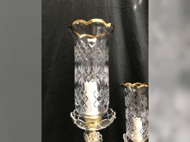 Détail d'un vase taillé - peut être décoré d'or ou fabriqué uniquement en verre de cristal clair