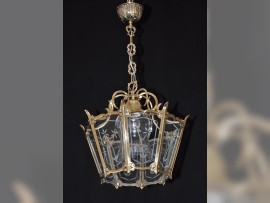 Lanterne en laiton moulé avec lumière entière en verre plat taillé à la main