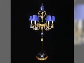 Grand lampadaire bleu avec six bras en métal, (L x H) : (L x H) : 72 x 177 cm/ 28.3 "x69.7"