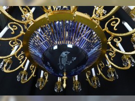 Partie inférieure du lustre en verre bleu