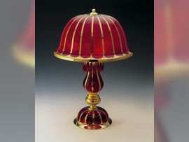 Luxurious ruby red table lamp with gold decoration