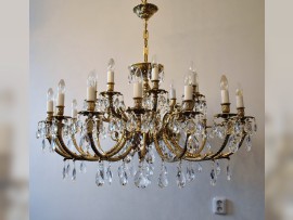 Large massive chandelier made of cast brass 24 bulbs