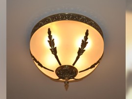 Lustre sur mesure monté en surface